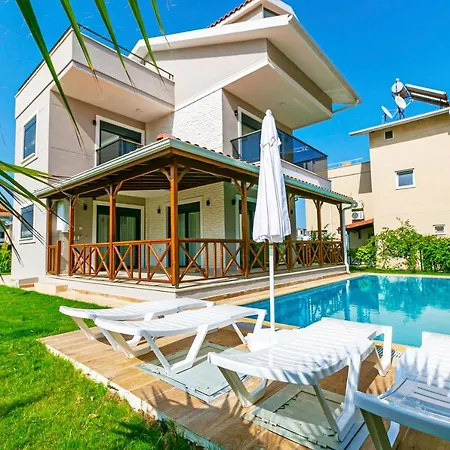 Vila Paradise Town Lisa *